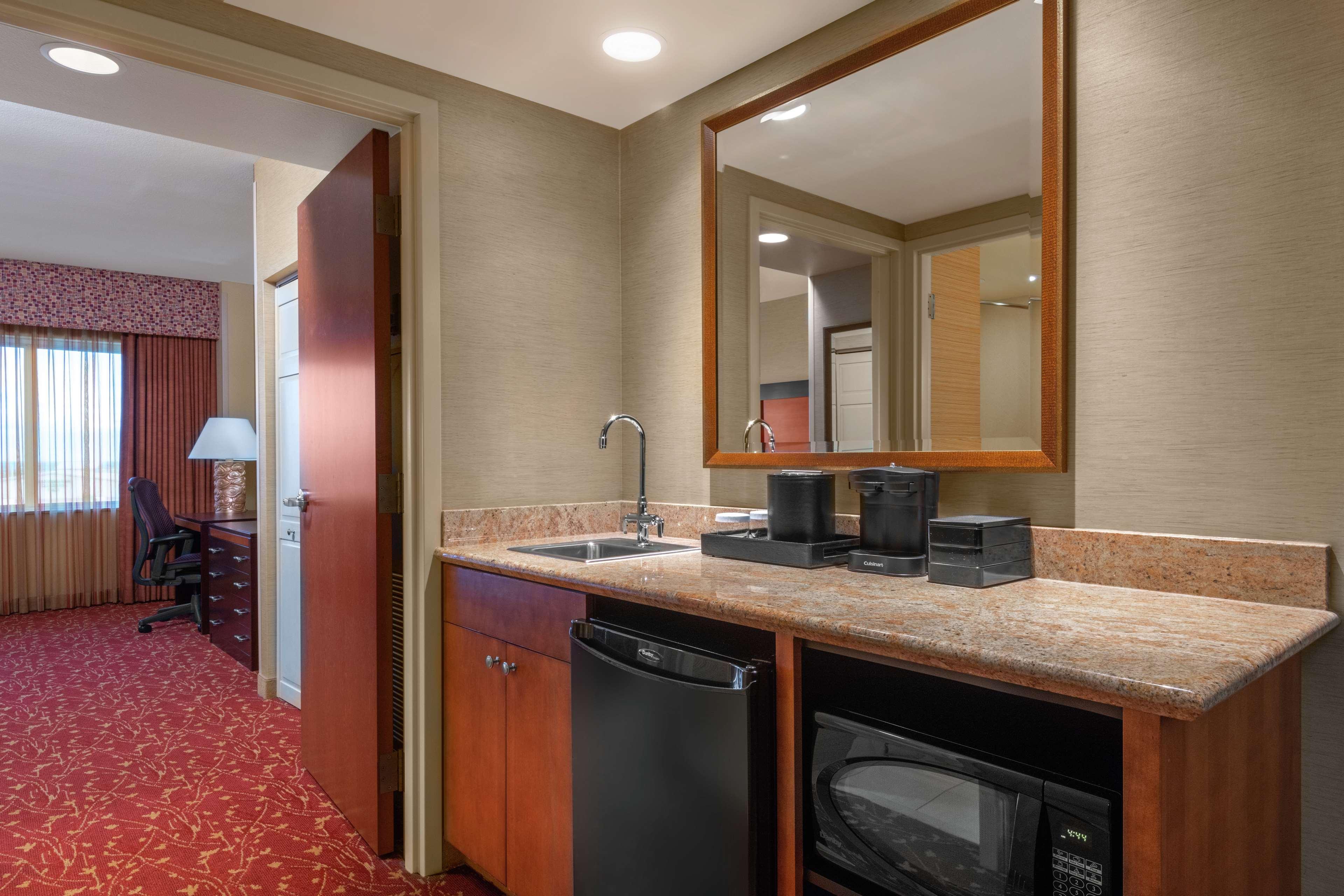 Embassy Suites Loveland Conference Center Екстер'єр фото