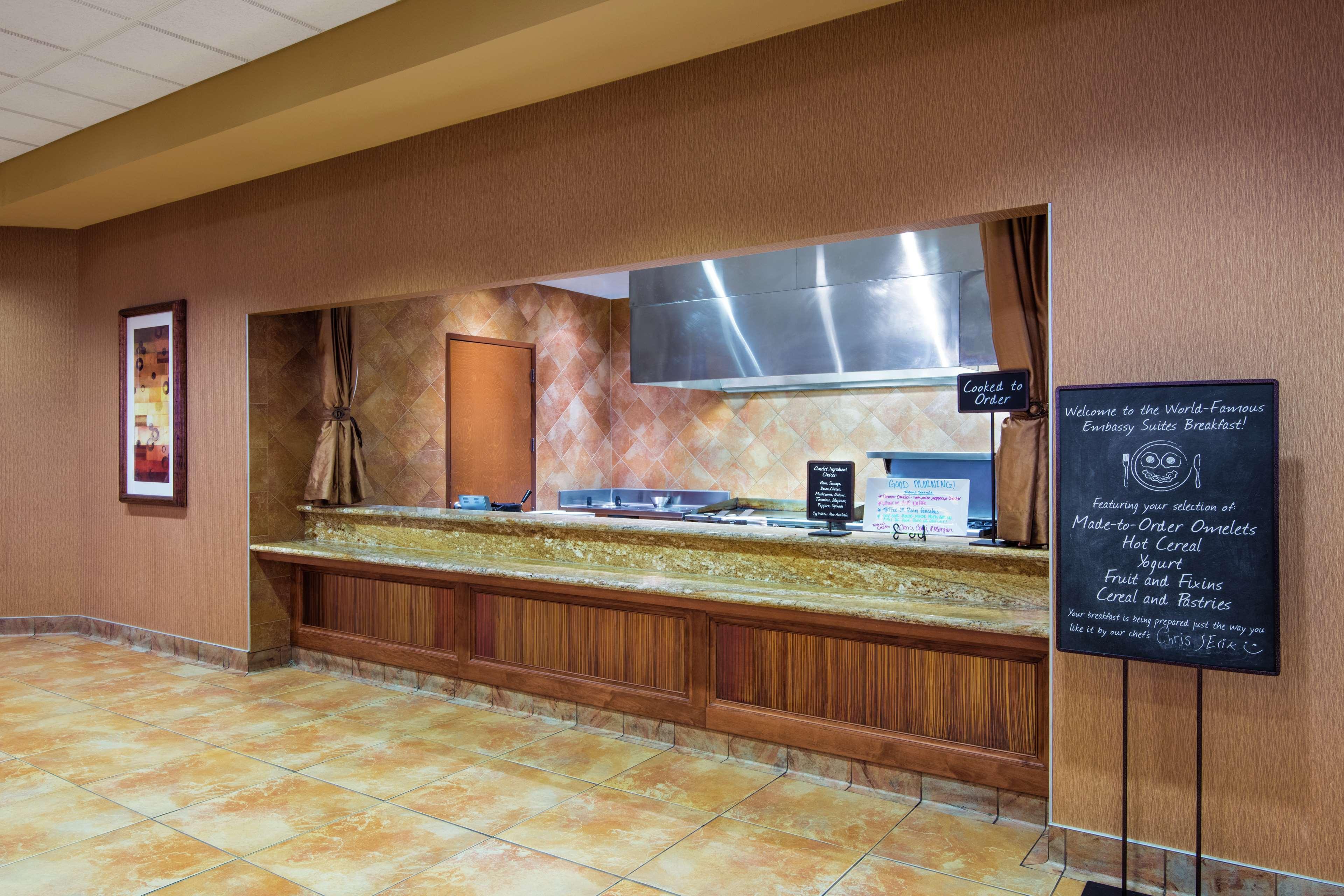 Embassy Suites Loveland Conference Center Екстер'єр фото