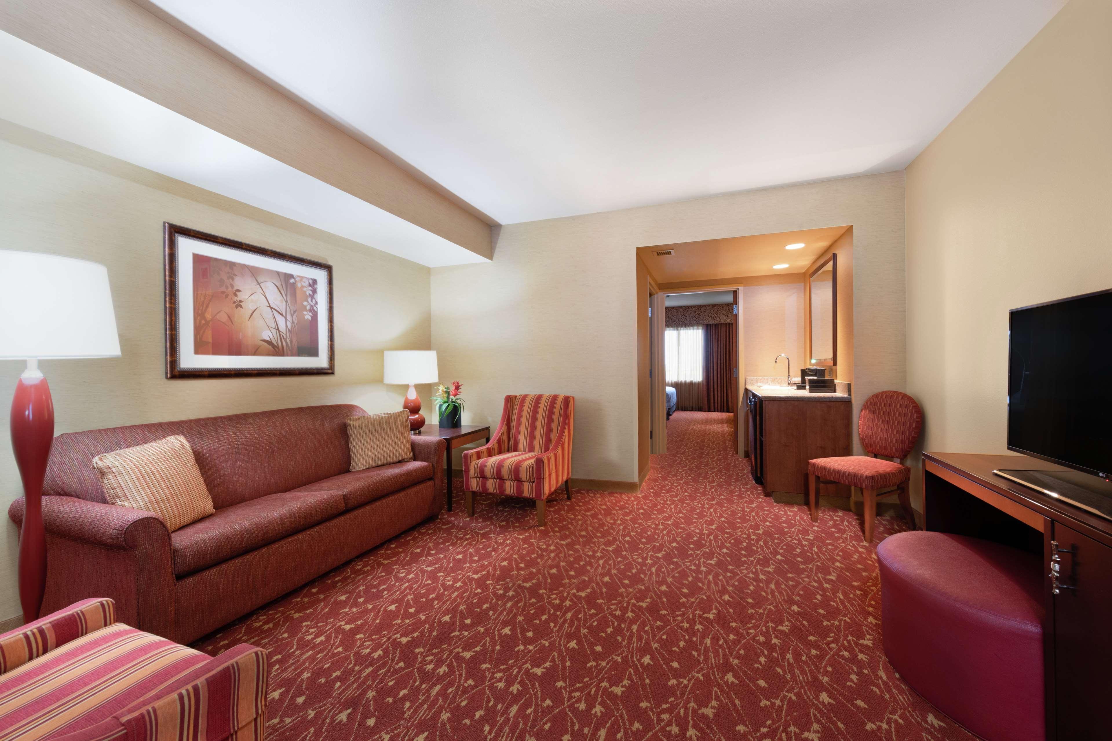 Embassy Suites Loveland Conference Center Екстер'єр фото