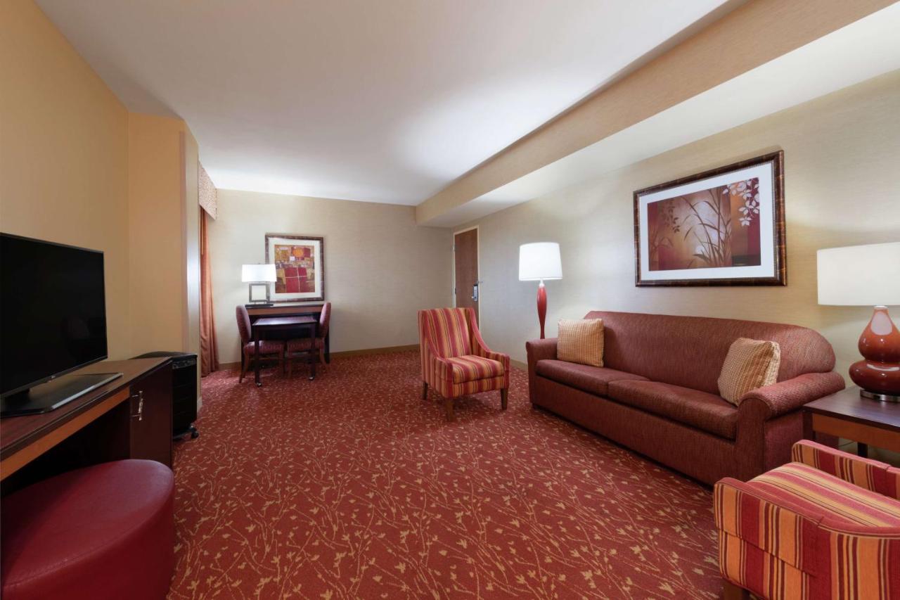 Embassy Suites Loveland Conference Center Екстер'єр фото