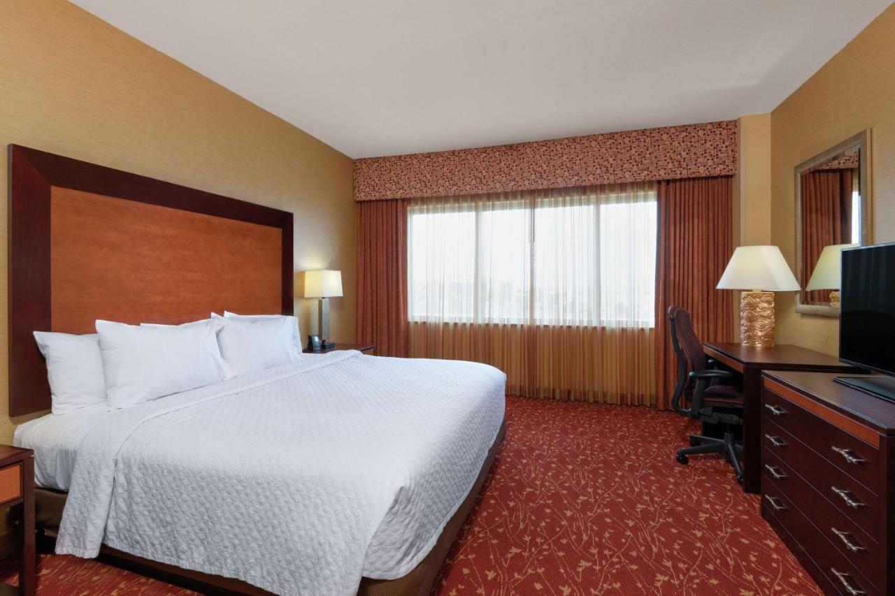 Embassy Suites Loveland Conference Center Екстер'єр фото