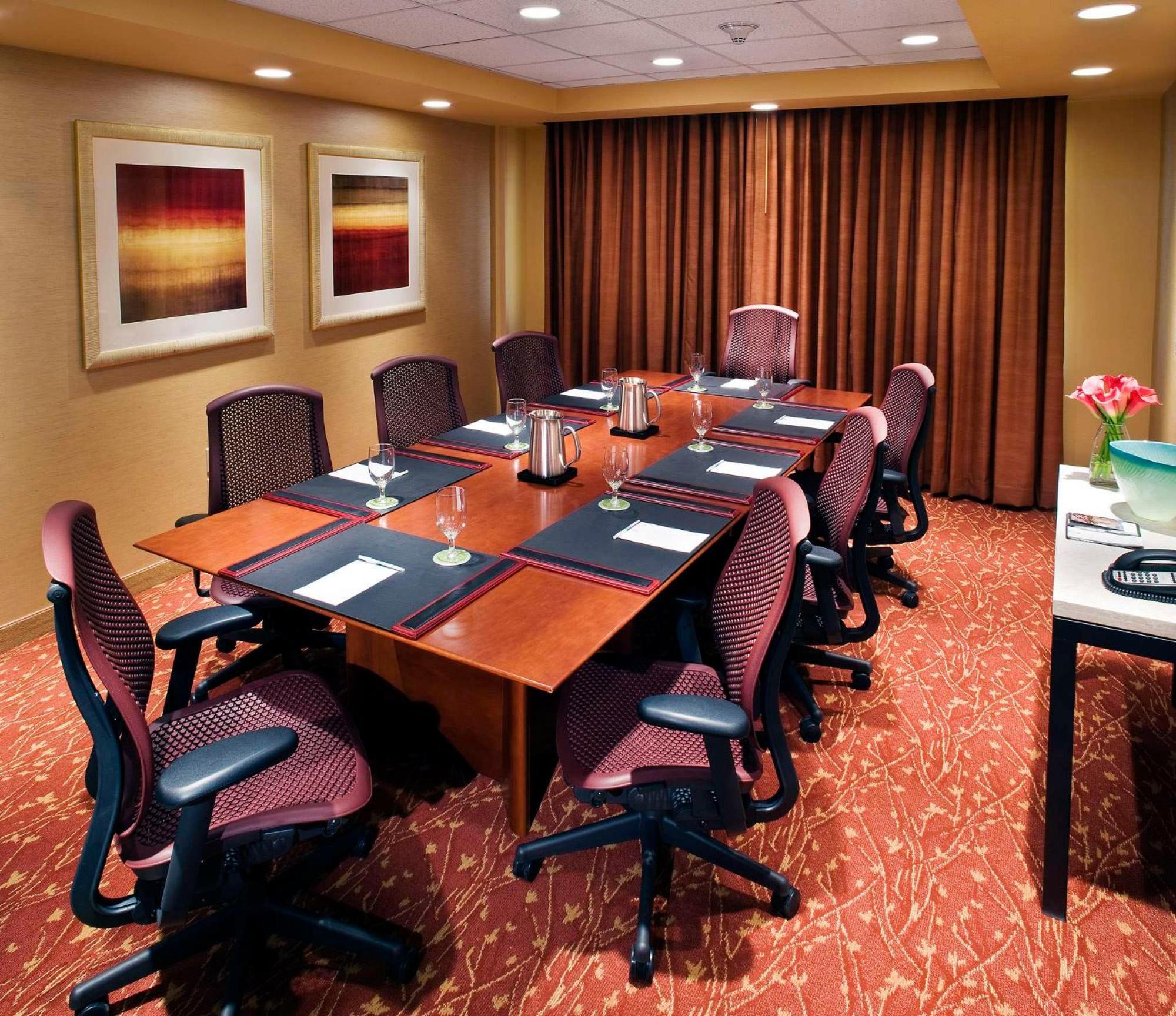 Embassy Suites Loveland Conference Center Екстер'єр фото